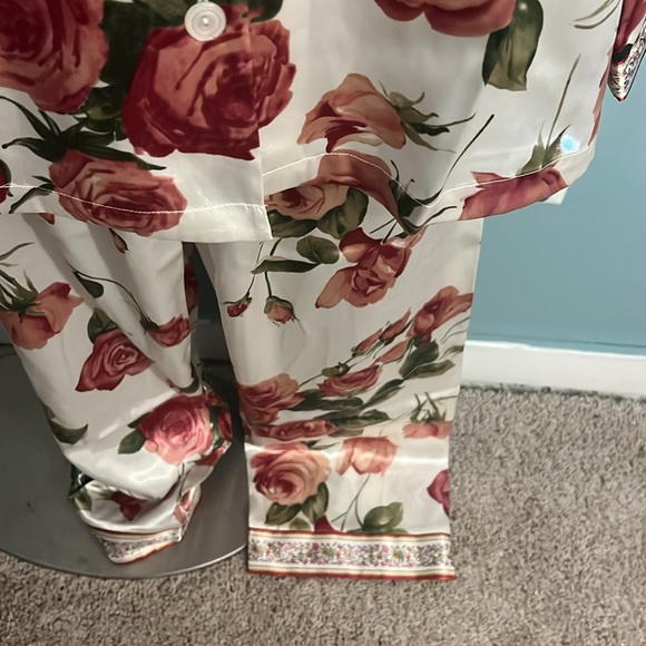 Oscar de la Renta pink label 100% polyester, sleepwear shirt/pants floral print - Picture 5 of 14